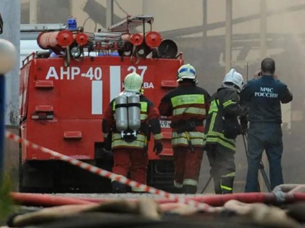 Автосервис загорелся в Ростове